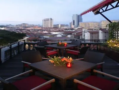 The Scarlet Singapour