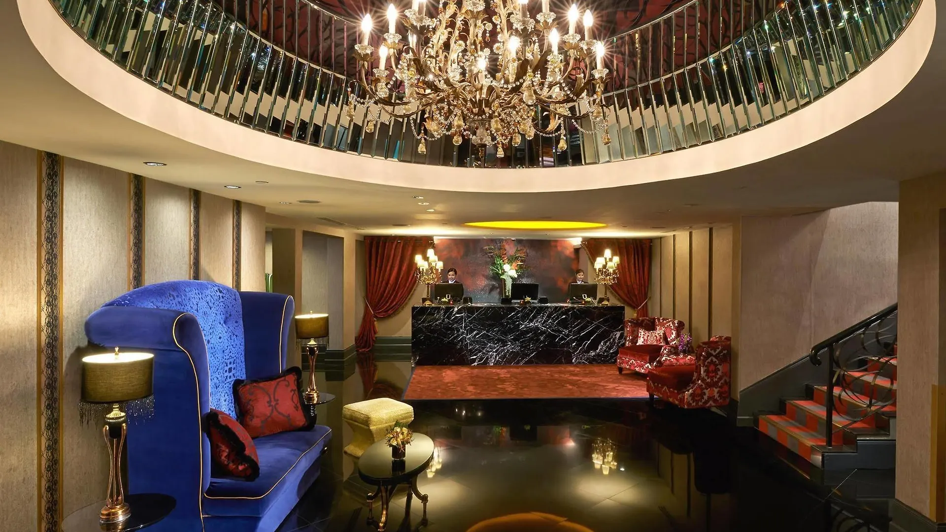 The Scarlet Singapour