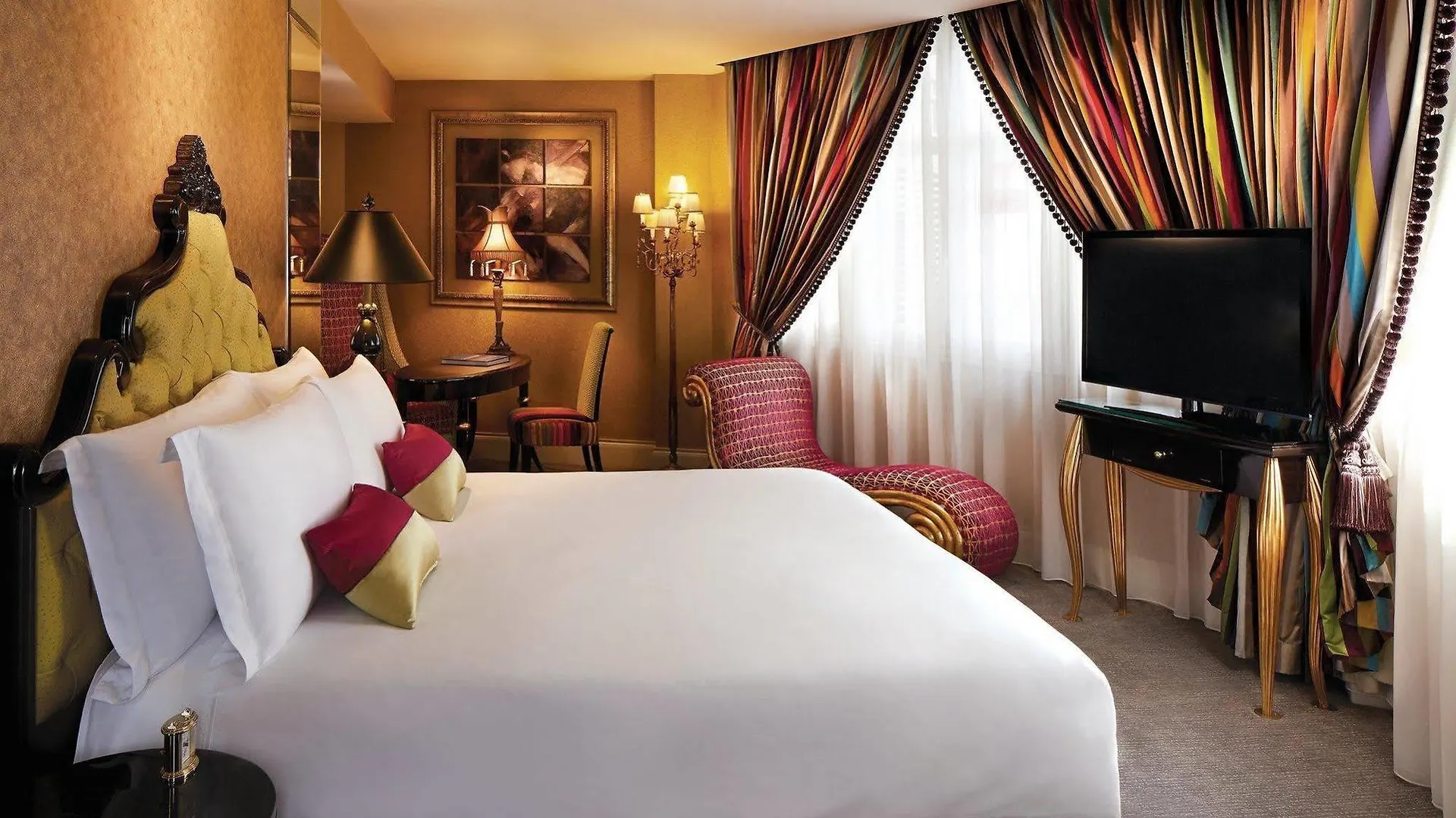 The Scarlet Singapour Hotel
